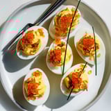 Deviled Eggs mit Kaviar