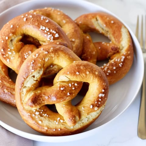Mini Soft Pretzels goldbraun